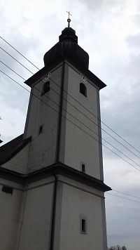 štvorhranná veža kostola