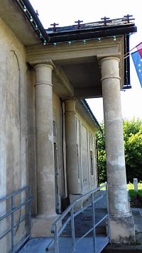 stĺpový portikus