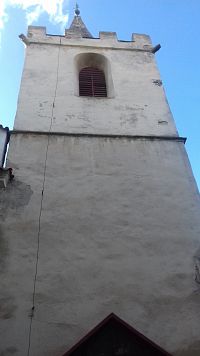 pristavaná hranolovitá veža z prelomu 15. a 16. storočia