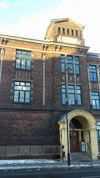 časť budovy školy