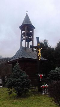 kríž a zvonica