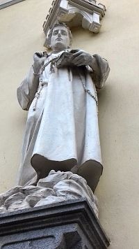 druhá socha na priečelí kostola