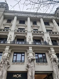 PALÁC NADACE VALENTINA GERSTBAUERA - nápis pod strechou budovy