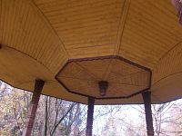 pohľad z pavilóna na strop