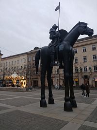 osem metrová socha