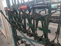 ,páka na vysúvanie ceduliek s označením rýchlik alebo osobák a konečná stanica