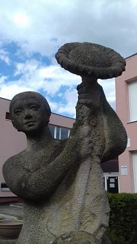 dievča so slnečnicou