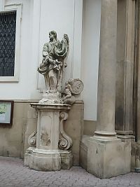 druhá socha pri vchode