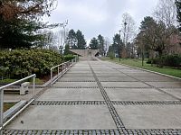 vydláždený prístup