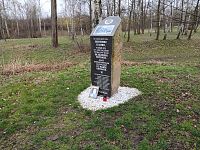 pamätník na mieste kde stával hostinec