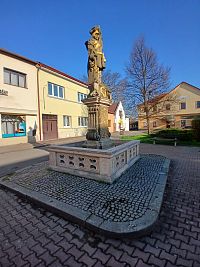 socha sv. Floriána na námesti