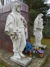 pamätník, ľudia nezabúdajú...