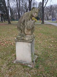 medvídci od sochára Miroslava Rybičku