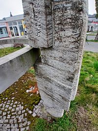 malý zárez v najväčšom travertíne