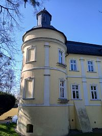 valcovitá veža s kopulou