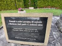 pamätná doska vľavo