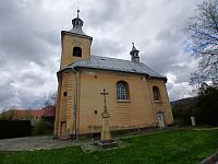 Loučka - Kostel sv. Karla Boromejského a kamenný kříž