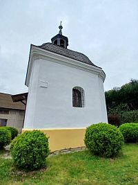 kaplnka zboku
