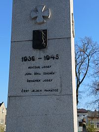 kríž, znak a mená obetí v 2. svetovej vojne