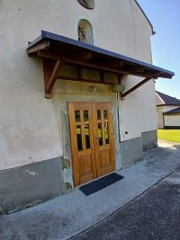 vchod do kostola pod vežou