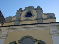 štít kaple