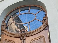 presklenená kruhová časť