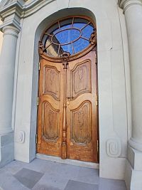 drevené dvojkrídlové dvere