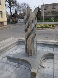 kašna od akademického sochára Vladislava Gajdu