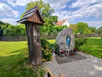 zvonička a jaskyňa