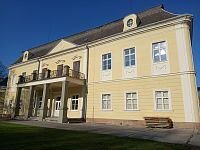 východná časť zámku s balkónom