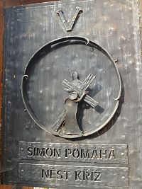 zastavenie V. - ŠIMON POMÁHA NIESŤ KRÍŽ