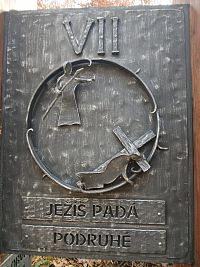 VII. - JEŽIŠ PADÁ PO DRUHÝKRÁT