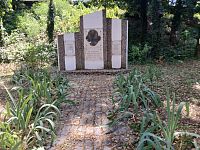 pamätník pod kostolom