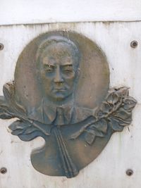 reliéf s portrétom maliara