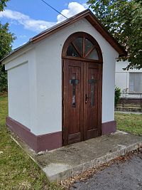 jedna z kaplnkiek v obci Podolie