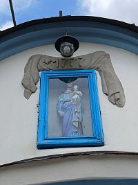 výklenok so soškou