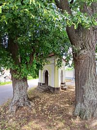 kaplnka u starých lip