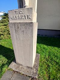 podstavec pod sochou