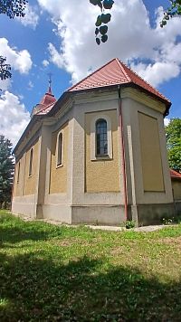 pohľad na zadnú časť kostola