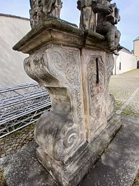 podstavec a dolná časť súsošia