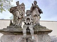 súsošie na podstavci