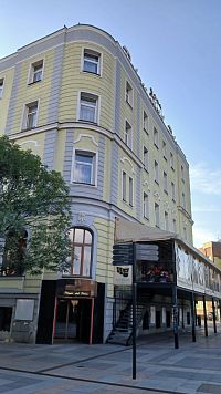 nárožná časť hotela