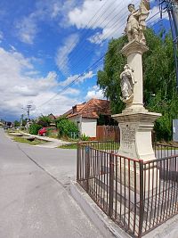 Podolie - Socha sv. Floriána a Panny Márie