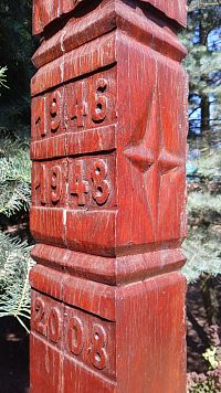 stĺp s troma letopočtami