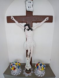 kríž v exteriéri kaplnky