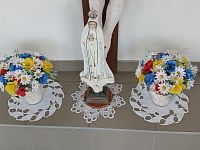 pekne upravený interiér kaplnky