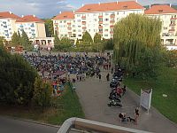 námestie sa postupne zapĺňa