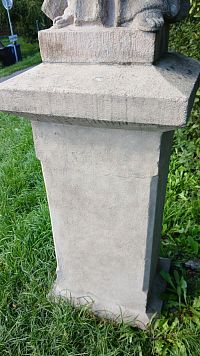 hranolový podstavec