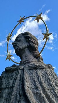 svätec s piatimi hviezdičkami