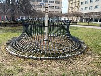 kruhový kovový plot